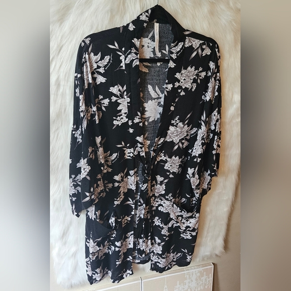 Spiritual Gangster Midnight Wildflowers Front Tie Kimono - Picture 3 of 11